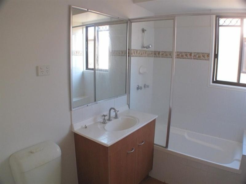 2/14 Cardross Street, Yeerongpilly QLD 4105