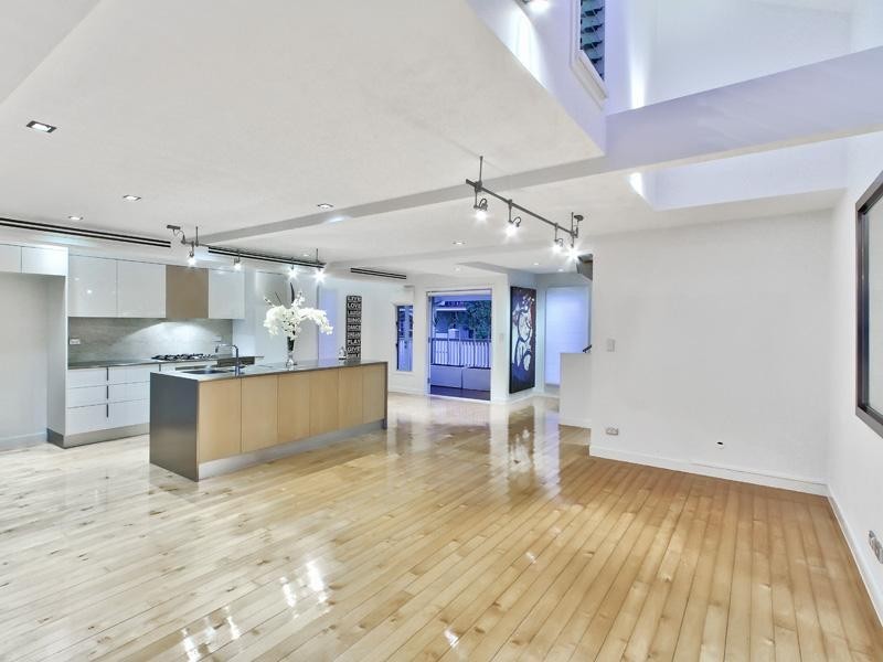 11 Isaac Street, Spring Hill QLD 4000