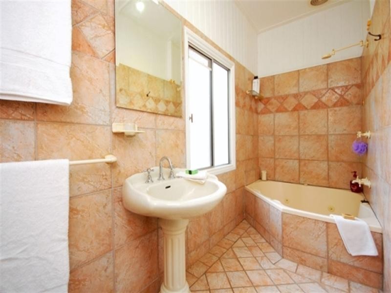 37 McLennan Street, Albion QLD 4010