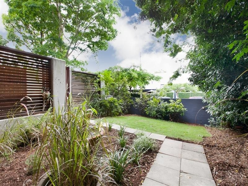 2/121 Oxlade Drive, New Farm QLD 4005