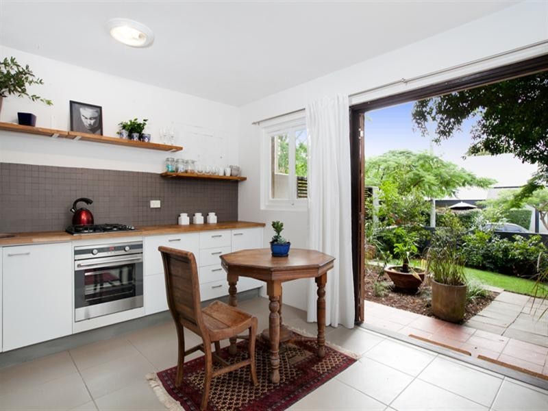 2/121 Oxlade Drive, New Farm QLD 4005