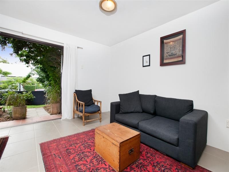 2/121 Oxlade Drive, New Farm QLD 4005