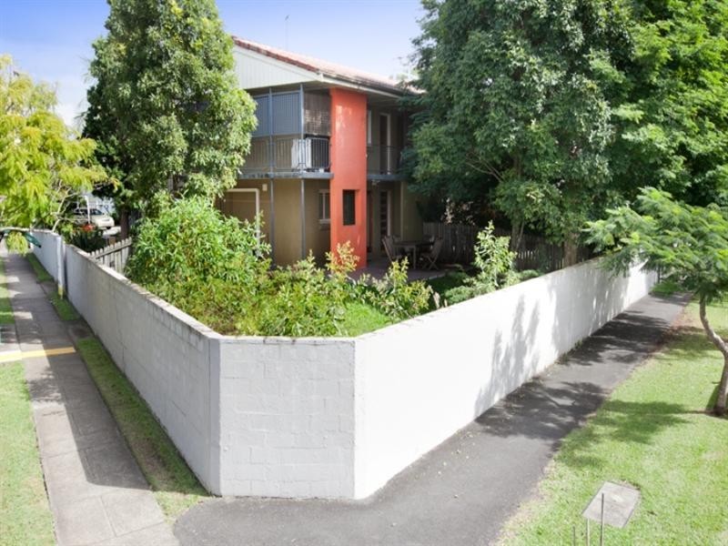 2/121 Oxlade Drive, New Farm QLD 4005