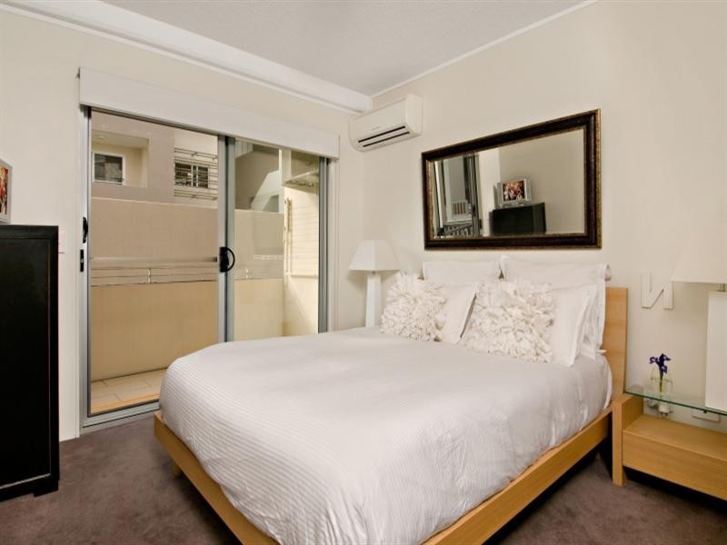 11/8-12 Macquarie Street, Teneriffe QLD 4005