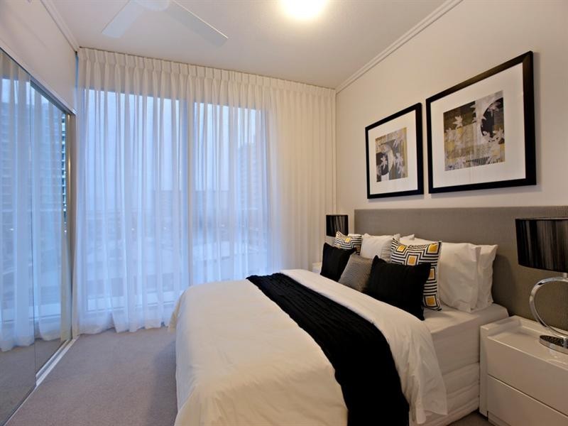 8 Harbour Road, Hamilton QLD 4007