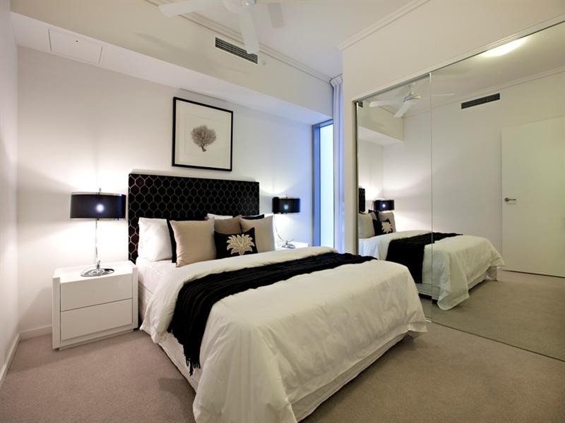 8 Harbour Road, Hamilton QLD 4007