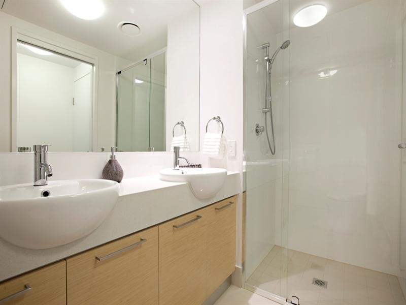 8 Harbour Road, Hamilton QLD 4007