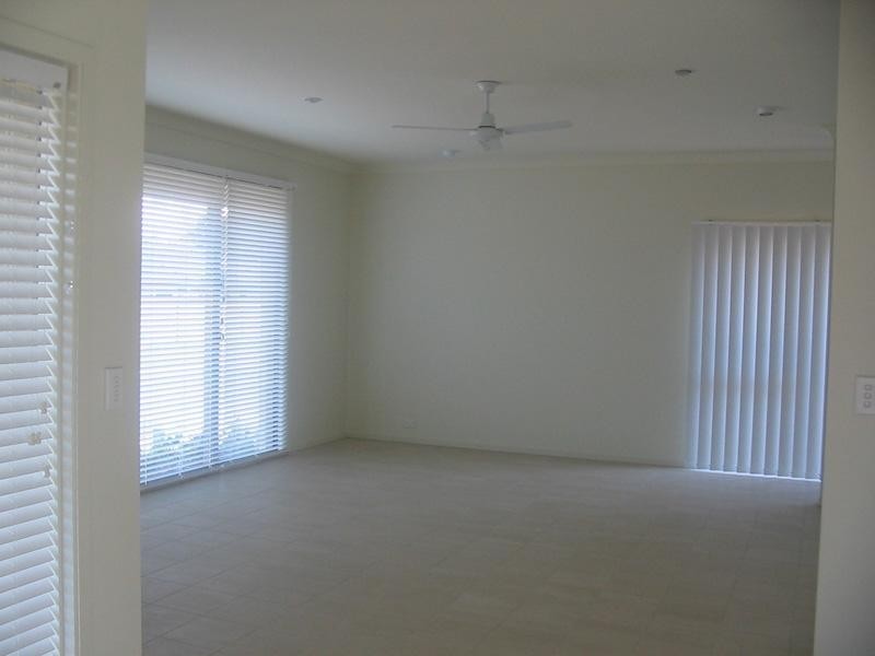 17 Mossvale Drive, Wakerley QLD 4154