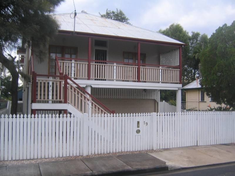 19 Salstone Street, Kangaroo Point QLD 4169