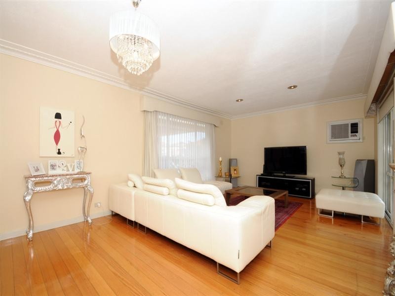 18 Bellarine Court, Keysborough VIC 3173