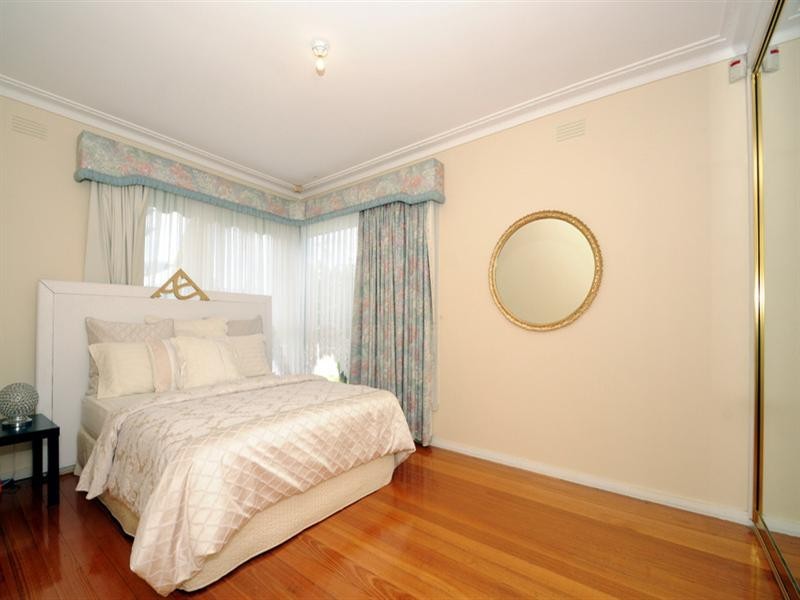 18 Bellarine Court, Keysborough VIC 3173