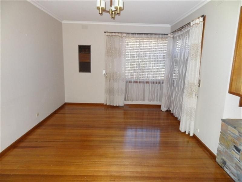 28 meadow wood Walk, Narre Warren VIC 3805