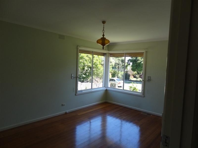 28 meadow wood Walk, Narre Warren VIC 3805