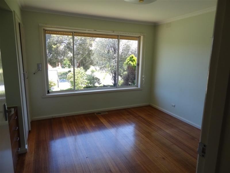 28 meadow wood Walk, Narre Warren VIC 3805