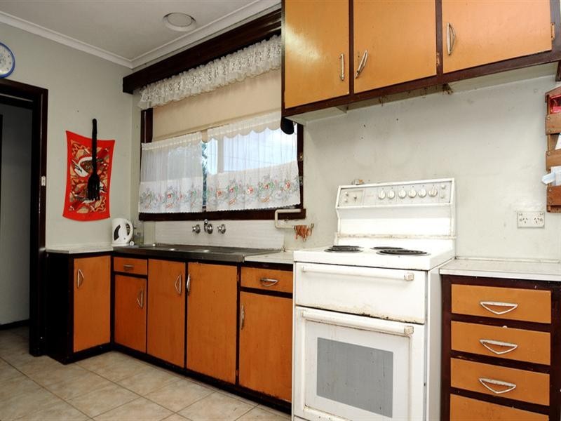 2a Suzanne Street, Dandenong VIC 3175