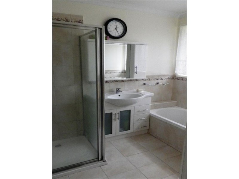 8 Cornwall Avenue, Keysborough VIC 3173