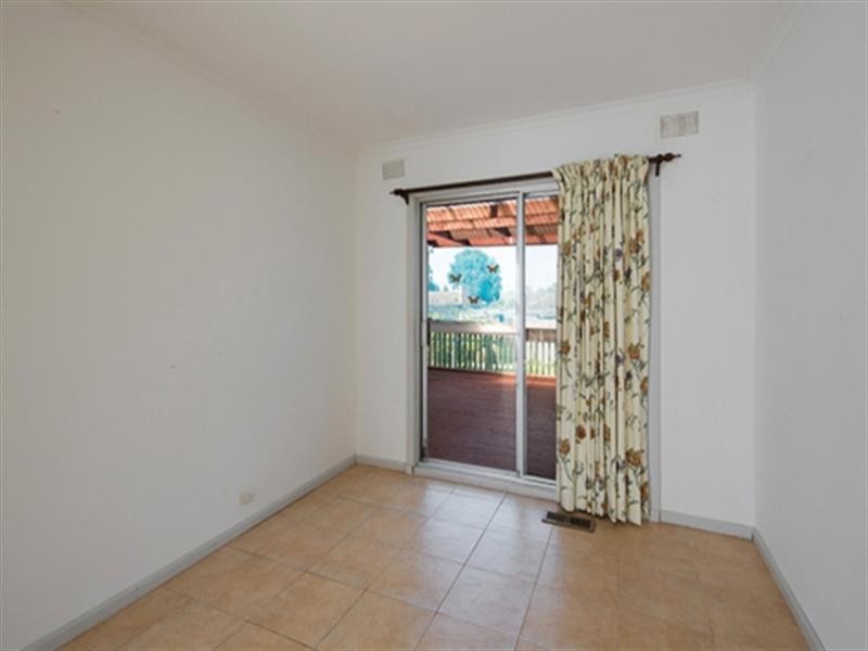 16 Elmhurst Street, Noble Park North VIC 3174