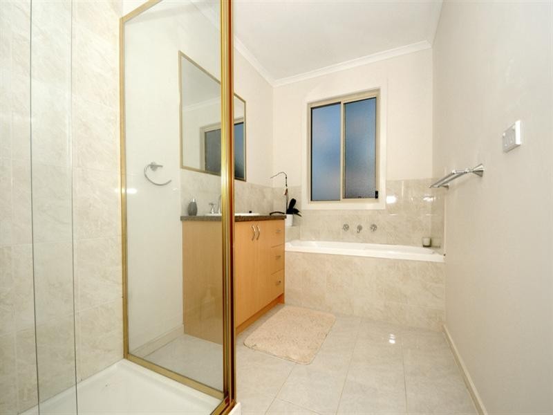 8/21 Graham Michele Place, Keysborough VIC 3173