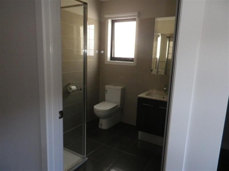 2/5 Shepreth Avenue, Noble Park VIC 3174