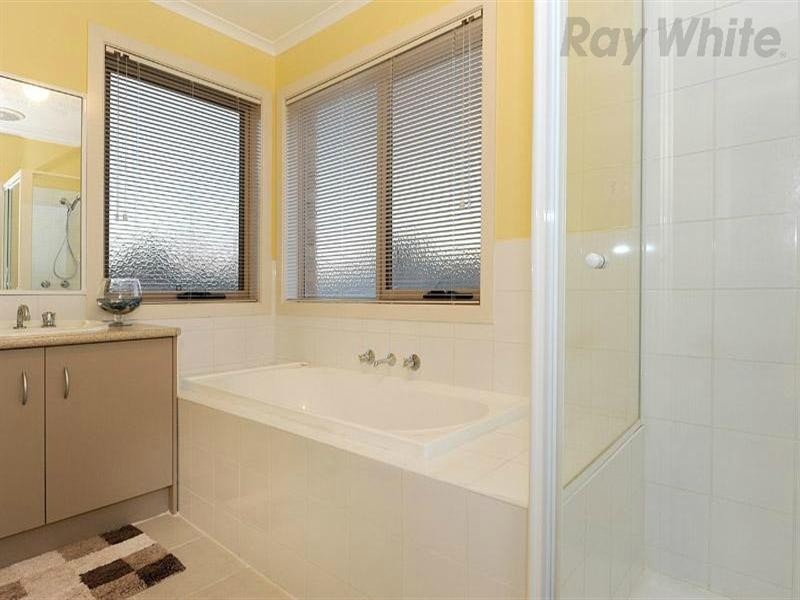 2/100 Kelvinside Road, Noble Park VIC 3174