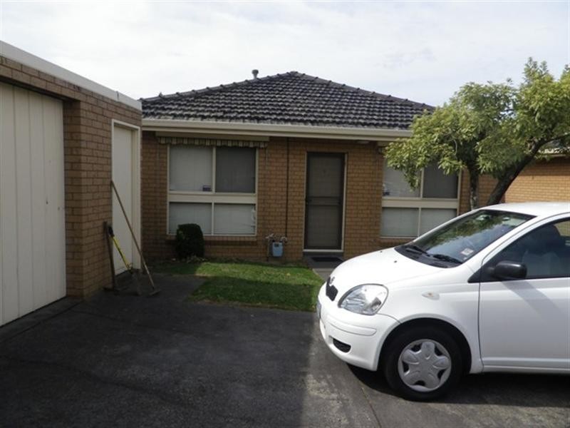 2/28 De Villers Drive, Dandenong VIC 3175