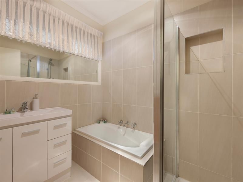 27 College Crescent, Keysborough VIC 3173