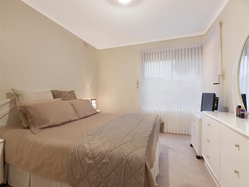 27 College Crescent, Keysborough VIC 3173