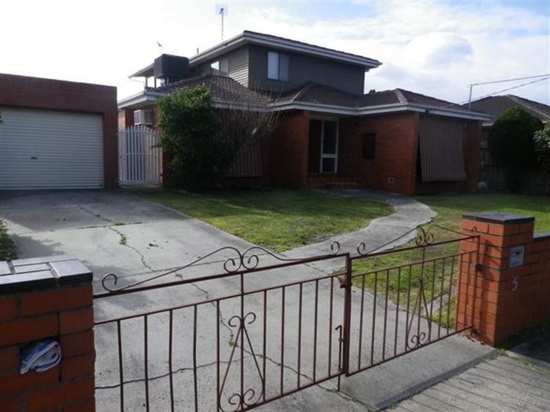 5 Burraneer Drive, Keysborough VIC 3173