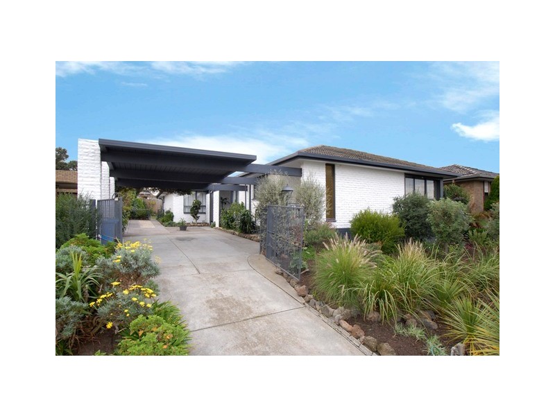 18 Rawdon Hill Drive, Dandenong North VIC 3175