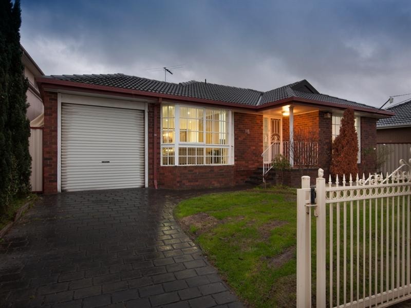 15 Fenton Court, Keysborough VIC 3173