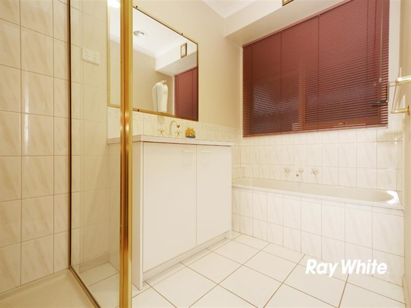 5 Oxenford Rise, Narre Warren South VIC 3805