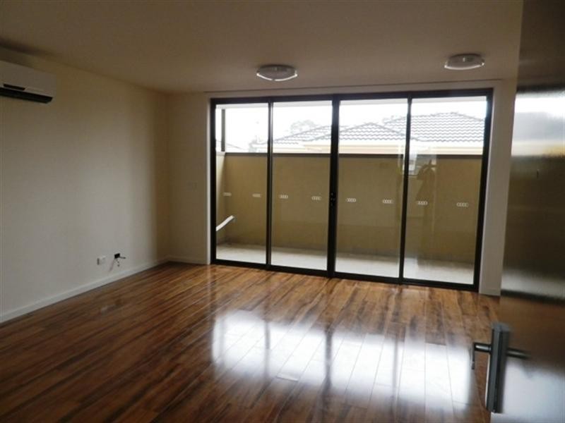 8/4 Gwenda Street, Dandenong VIC 3175