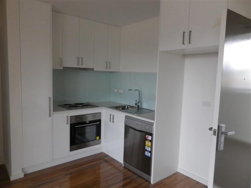 8/4 Gwenda Street, Dandenong VIC 3175