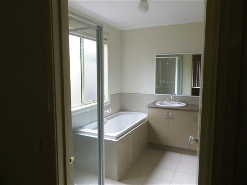 9/21-31 Parman Avenue, Pakenham VIC 3810