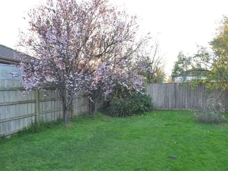 16 Vincent Crescent, Noble Park VIC 3174