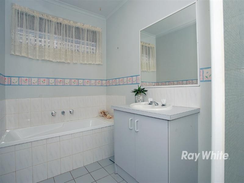 10 Dewpoint Crescent, Hampton Park VIC 3976