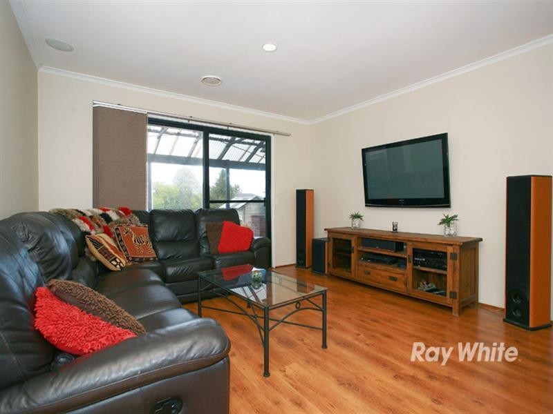 10 Dewpoint Crescent, Hampton Park VIC 3976