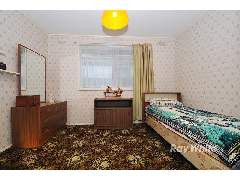 15 Mulgoa Avenue, Dandenong North VIC 3175