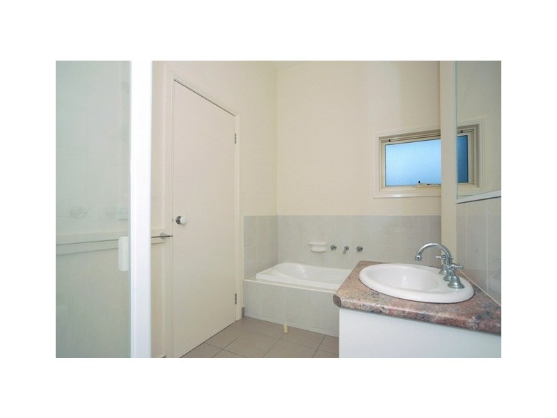 1/18 Leige Avenue, Noble Park VIC 3174