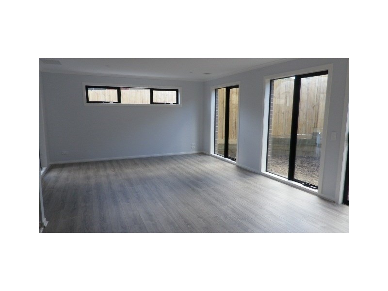 2/14 Marie Street, Doveton VIC 3177