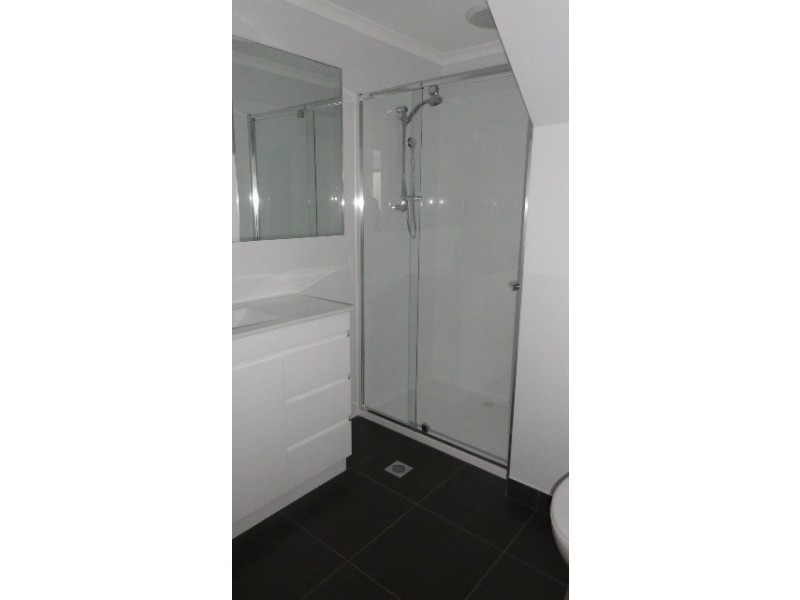 2/14 Marie Street, Doveton VIC 3177