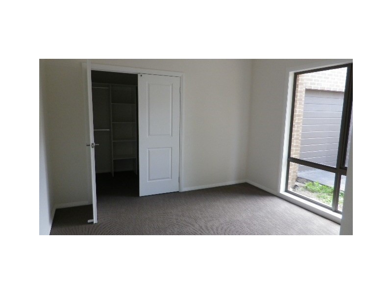 2/17 Carlisle Road, Hallam VIC 3803