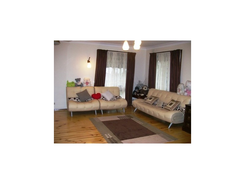 32 Lawrence Crescent, Noble Park North VIC 3174