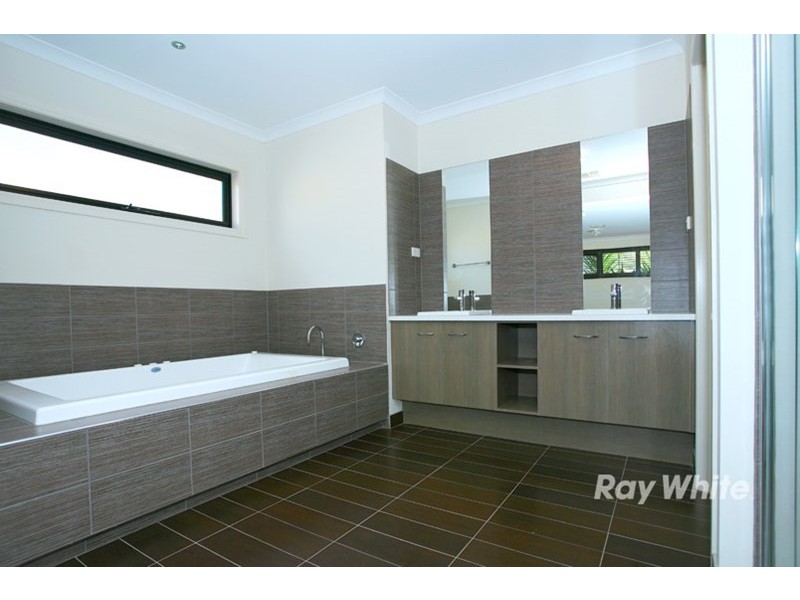 7 Wendyn Avenue, Keysborough VIC 3173