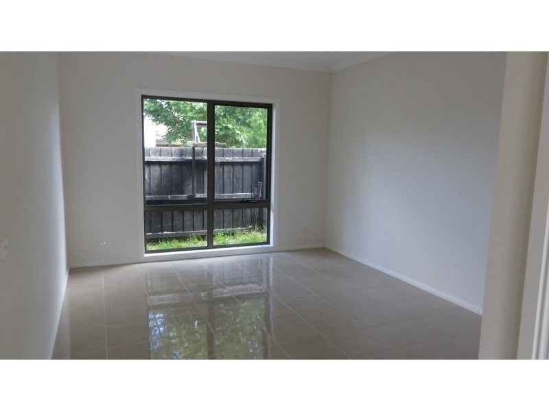 2/17 Carlisle Road, Hallam VIC 3803