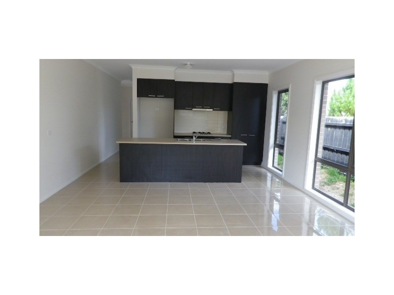 2/17 Carlisle Road, Hallam VIC 3803