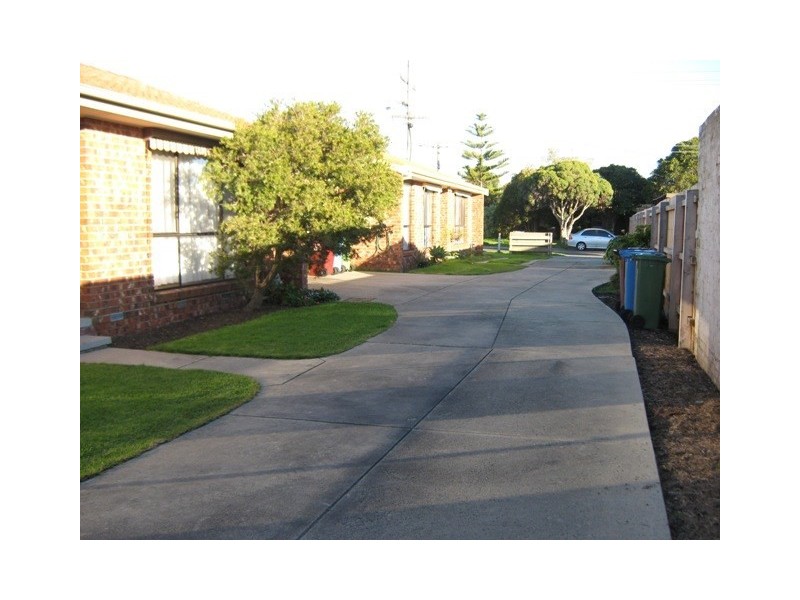 2/19 Henderson Road, Keysborough VIC 3173