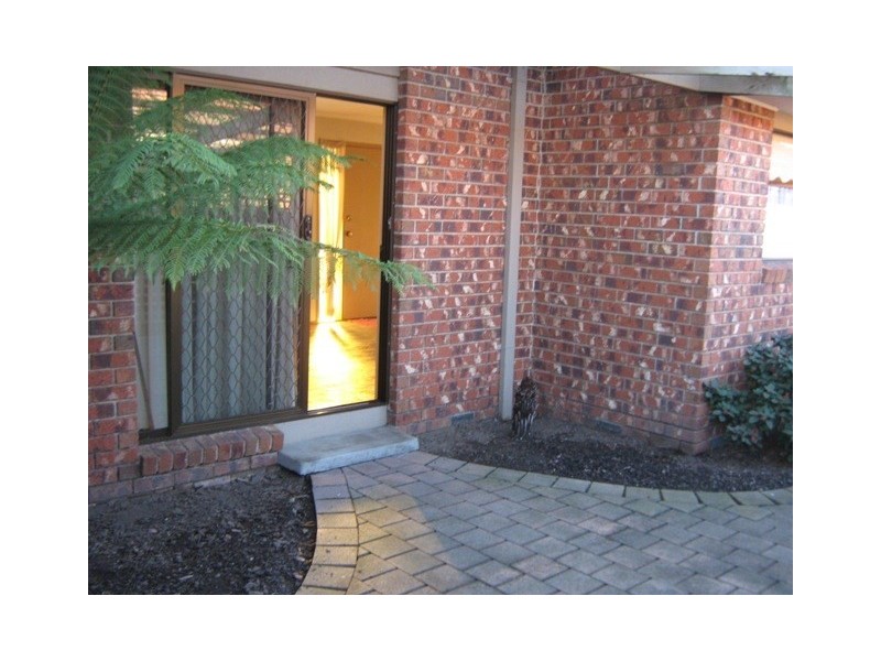 2/19 Henderson Road, Keysborough VIC 3173