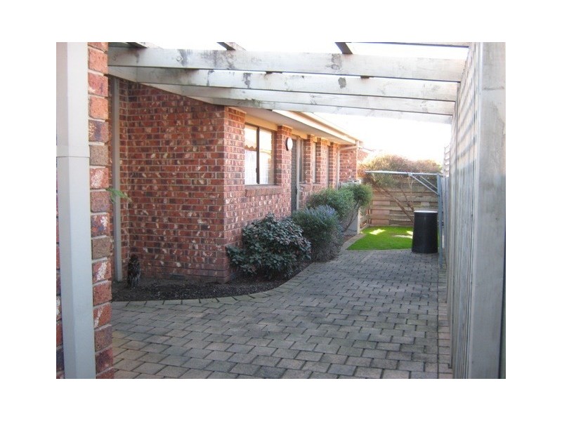 2/19 Henderson Road, Keysborough VIC 3173