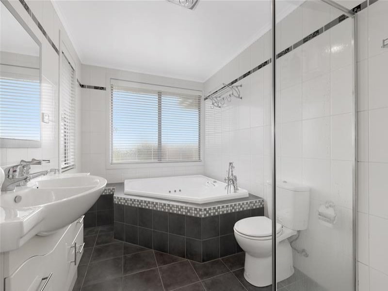 32 Mangana Drive, Mulgrave VIC 3170